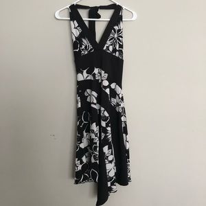La Belle Black and White Halter Dress Sz Small